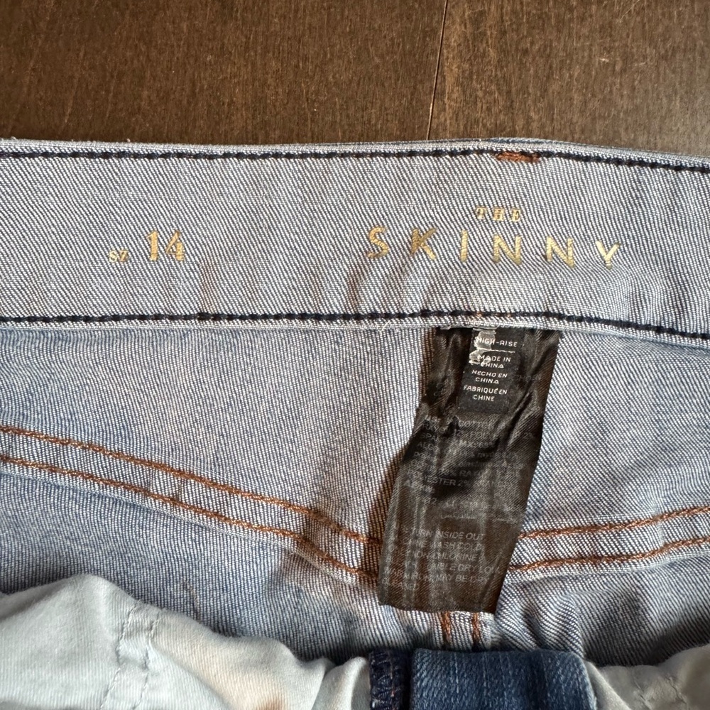 White House Black Market Women's Skinny Jeans Blue Distressed - Picture 5 of 13